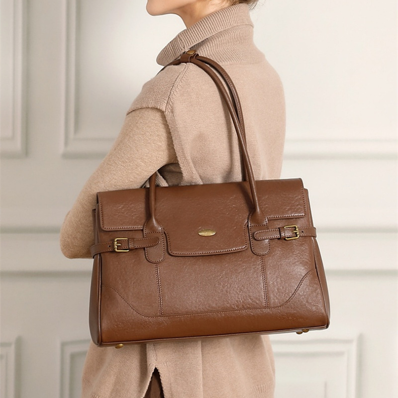 【3選】大人の日常をクラスアップ。長く愛せるブラウン系本革バッグガイド 【3選】大人の日常をクラスアップ。長く愛せるブラウン系本革バッグガイド