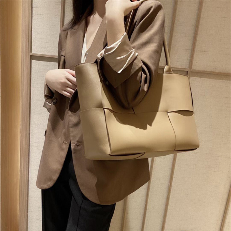 失敗しない！2026年流行の本革バッグまとめ｜通勤から休日まで使える名品リスト