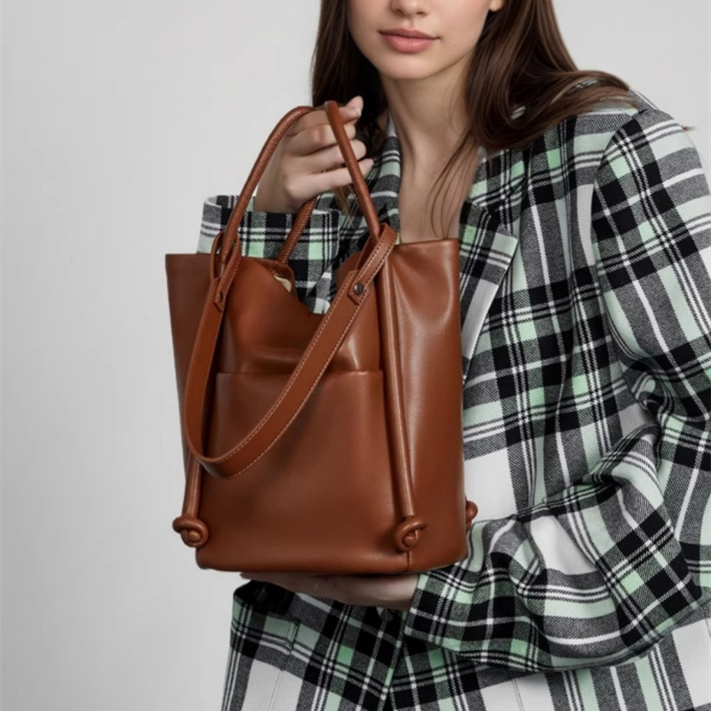 【3選】大人の日常をクラスアップ。長く愛せるブラウン系本革バッグガイド 【3選】大人の日常をクラスアップ。長く愛せるブラウン系本革バッグガイド