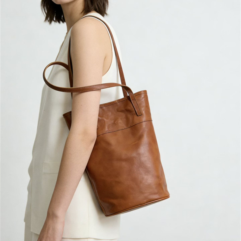 【2026年母の日】感謝を込めて贈る。長く愛せる「上質な本革バッグ」3選