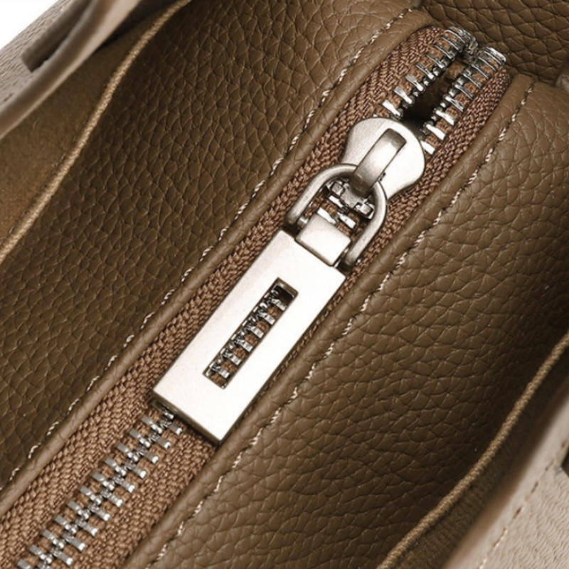 本 革 2way トート バッグ レディース バッグ ミニトート ショルダーバッグ 軽量 シュリンク レザー ハンドバッグ ショルダー バッグ 主婦 バッグ チャーム 付き 通勤 通学 お出かけ プレゼント