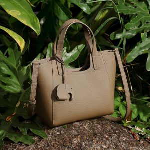 本 革 2way トート バッグ レディース バッグ ミニトート ショルダーバッグ 軽量 シュリンク レザー ハンドバッグ ショルダー バッグ 主婦 バッグ チャーム 付き 通勤 通学 お出かけ プレゼント