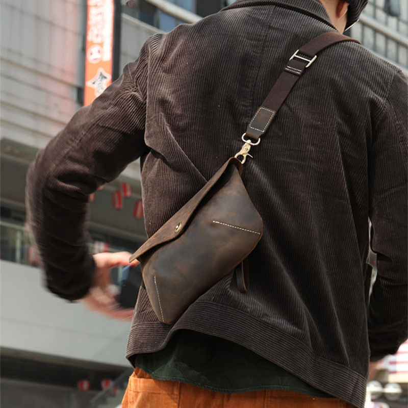 30・40代メンズの休日バッグはどう選ぶ?大人の品格を添える「本革ショルダーバッグ」のススメ 30・40代メンズの休日バッグはどう選ぶ?大人の品格を添える「本革ショルダーバッグ」のススメ