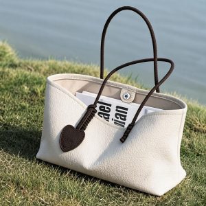 本革 トートバッグ レディース レザー トート バッグ 大 容量 a4 肩掛け カバン 通勤 バッグ レディース 軽い おすすめ の マザーズ バッグ 女性 バッグ 人気 40 代 軽い トート バッグ 本革 トートバッグ レディース レザー トート バッグ 大 容量 a4 肩掛け カバン 通勤 バッグ レディース 軽い おすすめ の マザーズ バッグ 女性 バッグ 人気 40 代 軽い トート バッグ