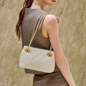 ラムスキン ショルダーバッグ キルティング バッグ 本 革  羊 革 バッグ チェーン ショルダー バッグ 結婚 式 チェーン バッグ キルティング バッグ ホワイト 大人 カジュアル バッグ 披露宴 お呼ばれ バッグ - 画像 (9)