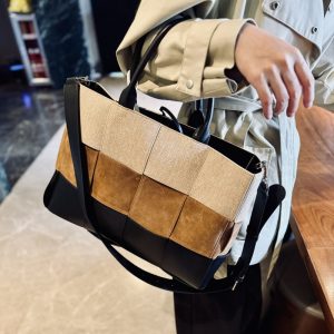 Alternative view of 本 革 トート バッグ 大 容量 バイ カラー レザー トート バッグ トート バッグ 巾着 付き 通勤 バッグ レディース 軽い a4 トート バッグ レディース バッグ 編み風 40 代 鞄 レディース 人気